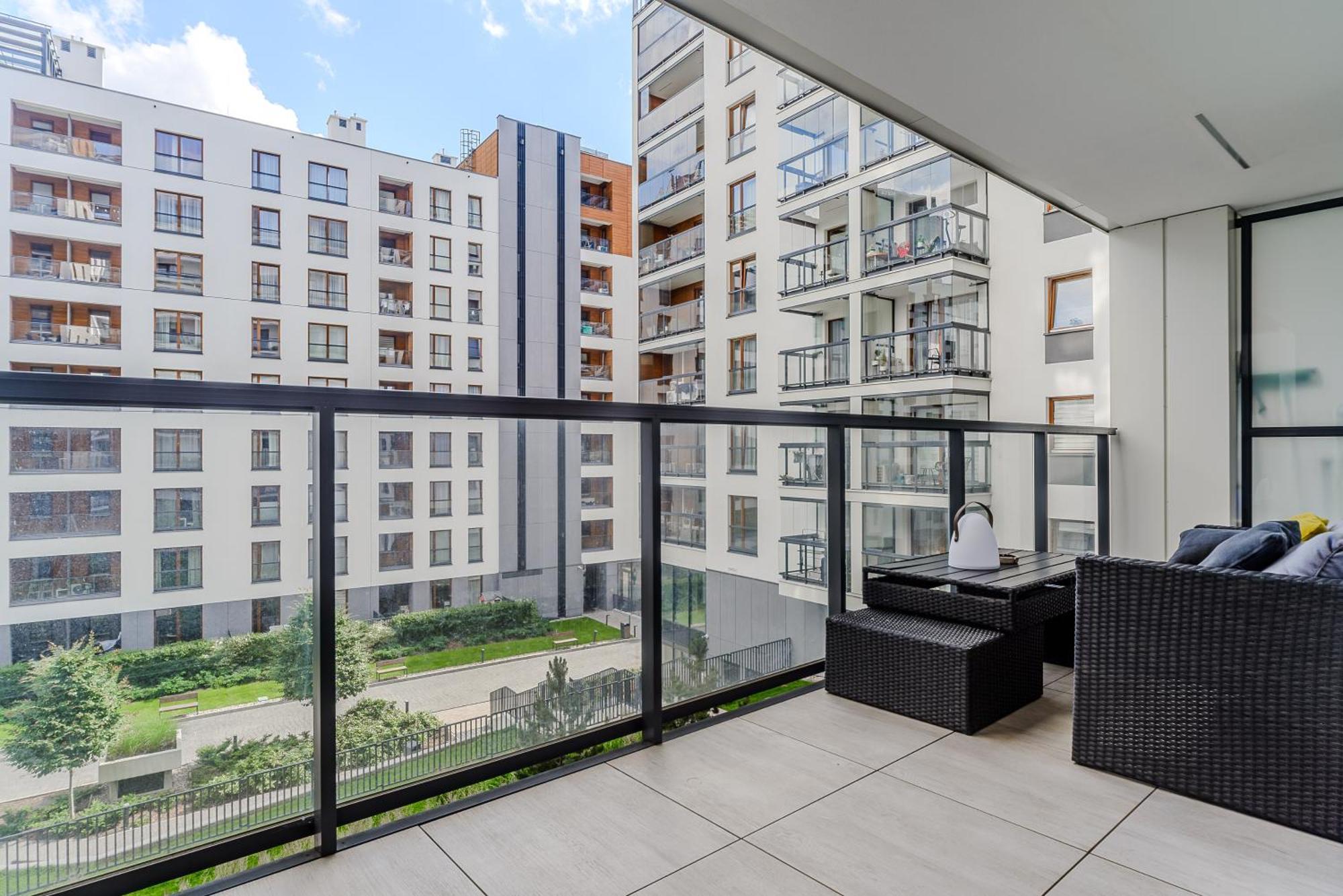 Cozy Family Apartments With Balcony Near Zlote Tarasy Warsaw Exterior photo
